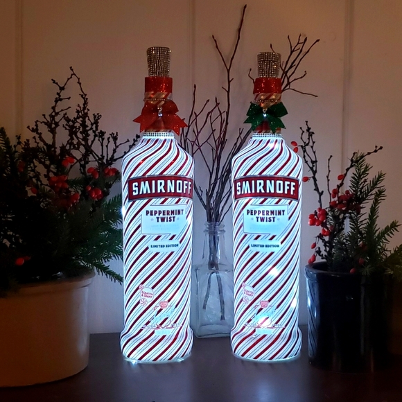 🎄Christmas Fancy Liquor Bottle Lights ~ Peppermint Vodka w/ sparkles & bows - Picture 1 of 10